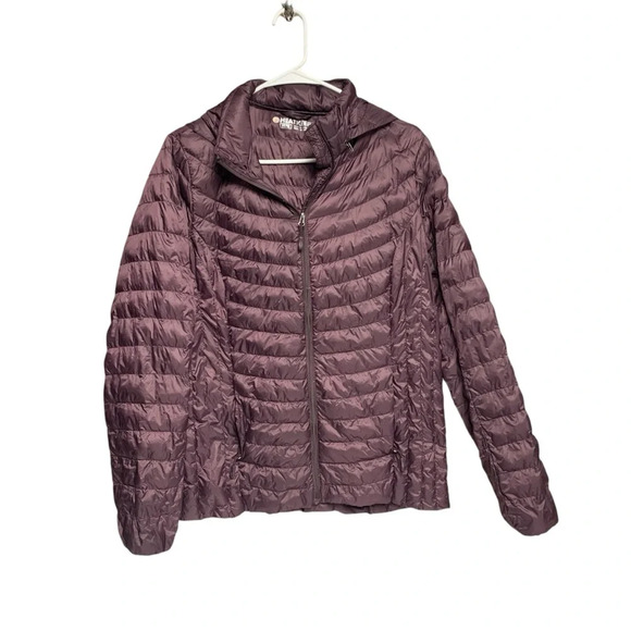 HeatKeep size medium puffer coat dark purple color does have a flaw on arm - Picture 1 of 9